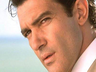 Antonio Banderas  tenia  un tumor benigno