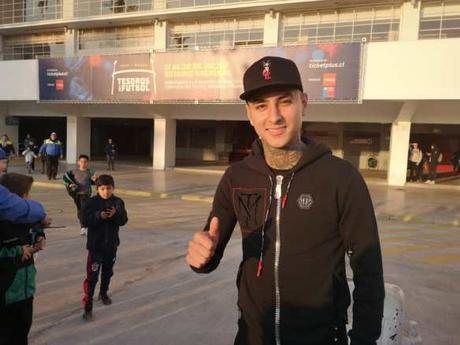 Erick Pulgar llego de sorpresa a Los Tesoros del Fútbol