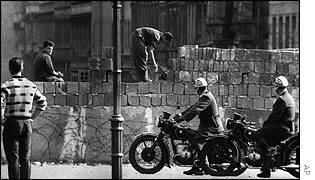 Breve cronología recordando el Muro de Berlín Construcción del Muro de Berlín.