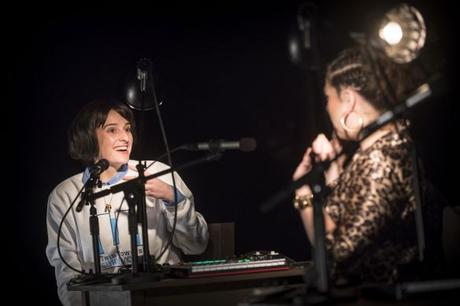 GAM: Tres impostoras suben a escena para preguntarse quienes somos