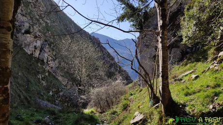 Riega Entrepeñes, por encima de Tornín