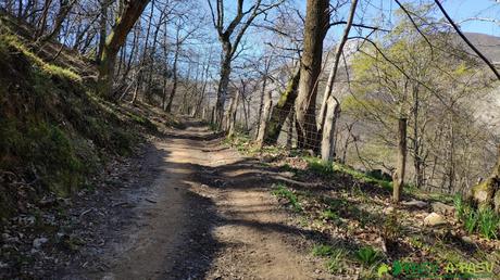 Pista con cerco camino del Prau Antonio