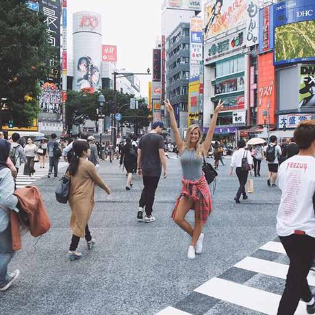 Tokyo-Japan-Blonde-Girl ▷ El mejor momento para viajar a Japón