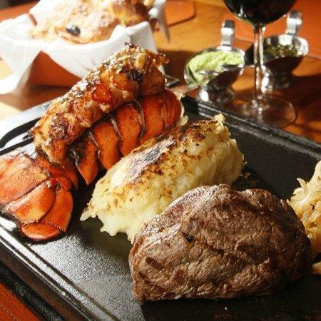 Mejores lugares para Vapear en Cancún Langosta papas y cortes de carne de puerto Madero.