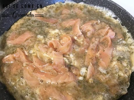 Blinis sin gluten con revuelto de salmón Blinis sin gluten con revuelto de salmón