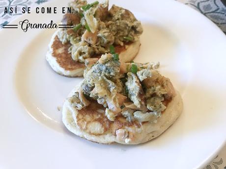 Blinis sin gluten con revuelto de salmón Blinis sin gluten con revuelto de salmón