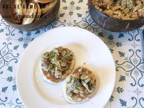 Blinis sin gluten con revuelto de salmón Blinis sin gluten con revuelto de salmón