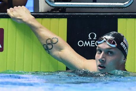 Dressel enciende la noche con récord mundial en la natación