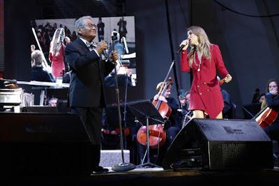 DISFRUTAN FAMILIAS MEXIQUENSES DEL ROMANTICISMO SINFÓNICO CON LA VOZ DE ARMANDO MANZANERO