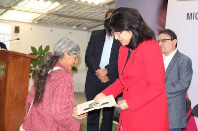 CAPACITAN A 200 MUJERES EN TECNOLOGÍAS DE LA INFORMACIÓN CAPACITAN A 200 MUJERES EN TECNOLOGÍAS DE LA INFORMACIÓN