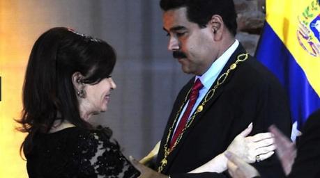 Cristina Kirchner condecoró a Nicolás Maduro en 2013
