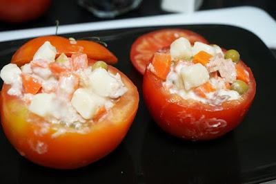 Tomates rellenos de ensaladilla Tomates rellenos de ensaladilla