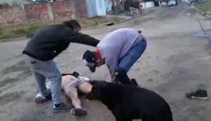 Feroz golpiza a un joven: lo desnudaron, torturaron y filmaron todo