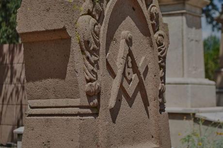 Los Masones en el Cementerio del Saucito