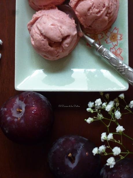 Helado de Ciruelas Rojas con Queso Mascarpone