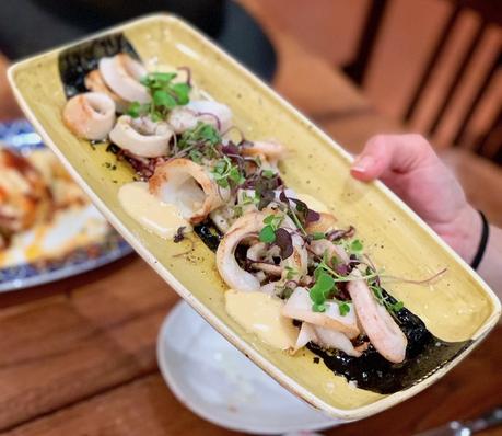 Bodega La Puntual buenos platos y buenos vinos en El Born.