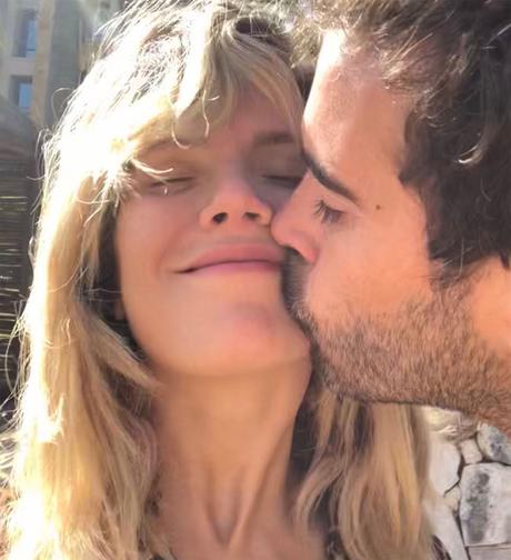 La pareja en marzo pasado, sÃºper enamorados y cariÃ±osos