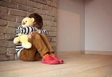 Un niño con TEA puede sentirse angustiado por las interrupciones en su rutina