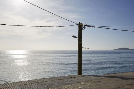 Una cabaña de película junto al mar