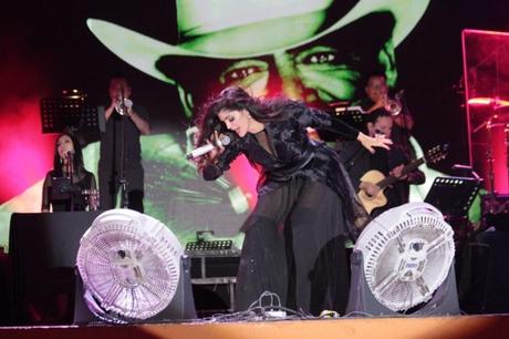 Ana Bárbara se presentó exitosamente en la FENAPO