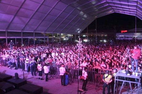 Ana Bárbara se presentó exitosamente en la FENAPO