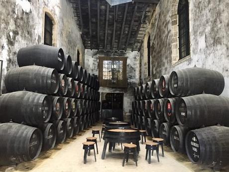 Visita a la Bodega Lustau, la bodega del Marco de Jerez con más premios de toda España bodega lustau calle de jerez
