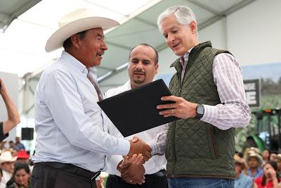 GARANTIZA ALFREDO DEL MAZO QUE CONTINUARÁ EL APOYO A PRODUCTORES DE MEZCAL DE 15 MUNICIPIOS MEXIQUENSES GARANTIZA ALFREDO DEL MAZO QUE CONTINUARÁ EL APOYO A PRODUCTORES DE MEZCAL DE 15 MUNICIPIOS MEXIQUENSES