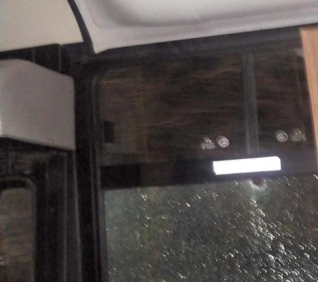 2 colectivos fueron agredidos en la zona del Mercofrut, ¿tiros o piedras?