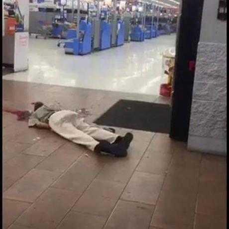 Dispara con AK47 o Cuerno de Chivo en Walmart de Texas: hay al menos 18 muertos.