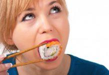 Las mujeres pueden comer sushi mientras están amamantando