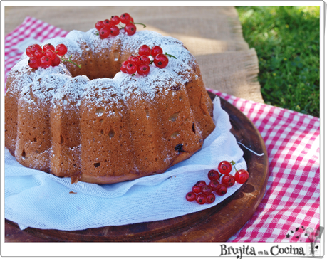 Bundt cake mermelada de frambuesas y grosellas