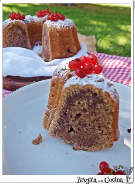 Bundt cake mermelada de frambuesas y grosellas