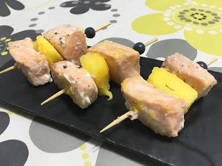 Brocheta de salmón al vapor con mango