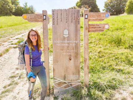 Girl-with-South-Downs-Way-sign.jpg.optimal ▷ Julio de 2019: resumen de viaje y estadísticas