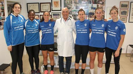 Las jugadoras de Super Amara Bera Bera pasan los reconocimientos médicos en Policlínica Gipuzkoa