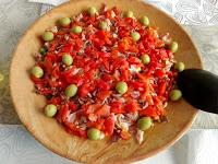 Ensaladilla variada con piquillos Ensaladilla variada con piquillos.