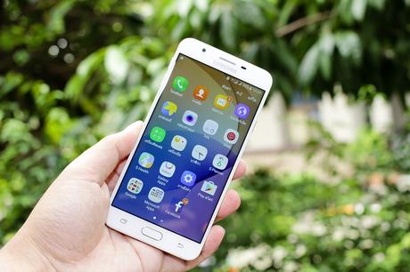 ¿Cómo prender un celular Samsung sin botón de encendido?