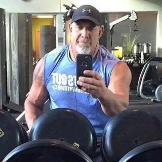 Goldberg  regresar a WWE pero sube foto con sangre