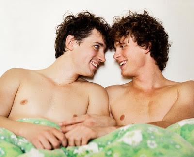 RELATO GAY. NO SOY GUAPO, SOY NORMAL. CAPÍTULO 12: UN TRIÁNGULO AMOROSO RELATO GAY. NO SOY GUAPO, SOY NORMAL. CAPÍTULO 12: UN TRIÁNGULO AMOROSO