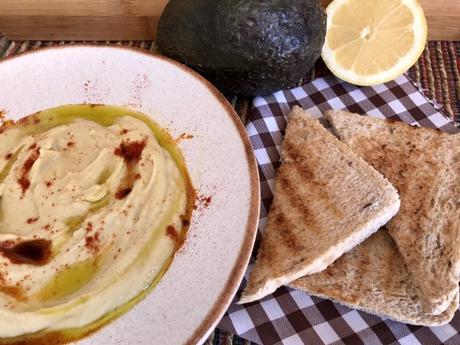 Receta de Hummus de Aguacate.