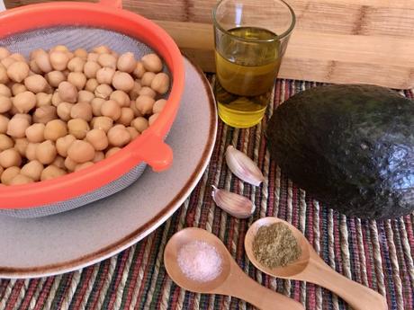 Receta de Hummus de Aguacate.