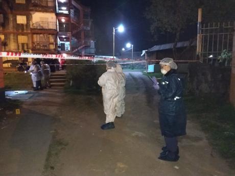 B° Oeste II: Le pegaron un ladrillazo que lo hizo caer al vacío, murió