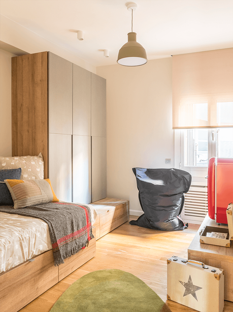 El despacho en el pasillo y los tonos rosados, claves en esta casa Interioristas Decoradores Barcelona | The Room Studio