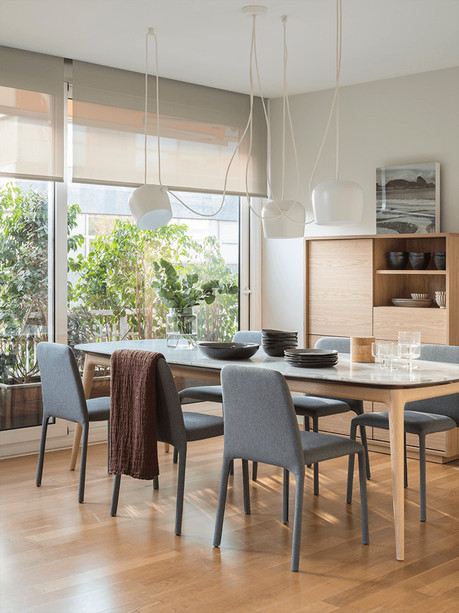 El despacho en el pasillo y los tonos rosados, claves en esta casa Interioristas Decoradores Barcelona | The Room Studio