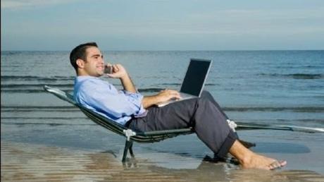 2 de cada 5 españoles tienen problemas para desconectar en vacaciones 2 de cada 5 españoles tienen problemas para desconectar en vacaciones