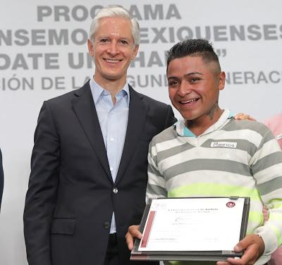 ENTREGA ALFREDO DEL MAZO CONSTANCIAS DEL PROGRAMA “REPENSEMOS MEXIQUENSES, DATE UN CHANCE”