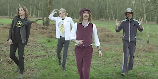 The Darkness - Rock and Roll deserves to die (2019) The Darkness - Rock and Roll deserves to die (2019)