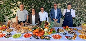 TOMATE HUEVO DE TORO GOURMET 2019 (Restaurante El Lago - Marbella -Estrella Michelin) TOMATE HUEVO DE TORO GOURMET 2019 (Restaurante El Lago - Marbella -Estrella Michelin)