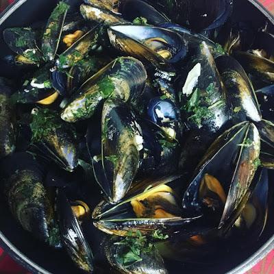 doradas-mejillones-salsa-verde