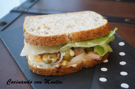 Sándwich con atún y huevo Sándwich con atún y huevo